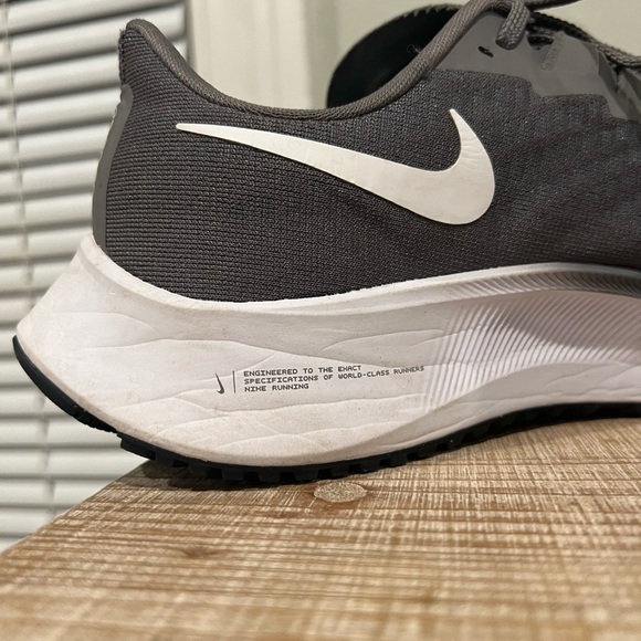 Nike Air Zoom Pegasus 37 Sneaker - Picture 2 of 5
